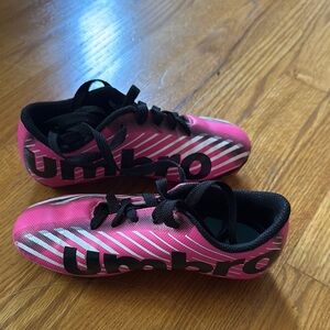 Umbro Kids Pink Soccer Shoes